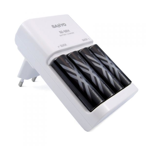 MQR06 Charger with 4AA XX eneloop